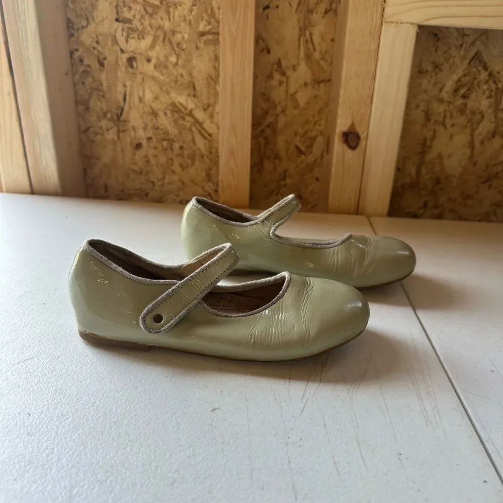Little Feet that walk the Earth Footwear